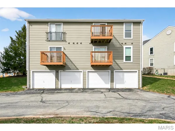 $169,900 | 1327 Holgate Drive, Unit C, Ballwin, MO 63021