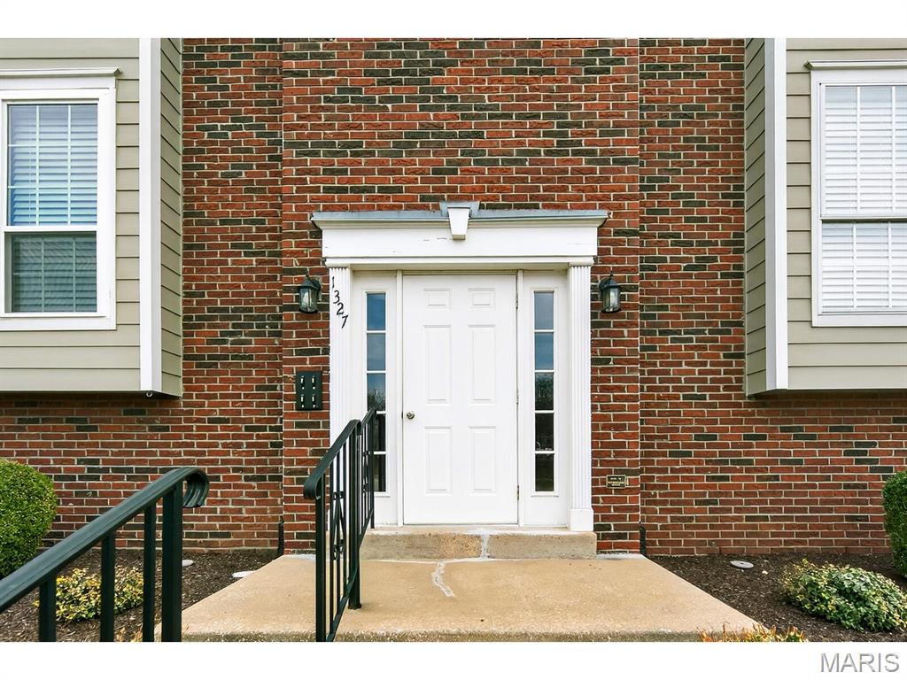 1327 Holgate Drive, Unit C Ballwin, MO 63021 - Photo 4 of 32