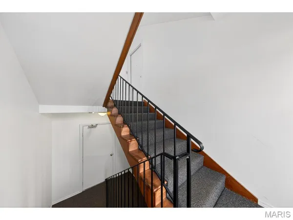 $169,900 | 1327 Holgate Drive, Unit C, Ballwin, MO 63021