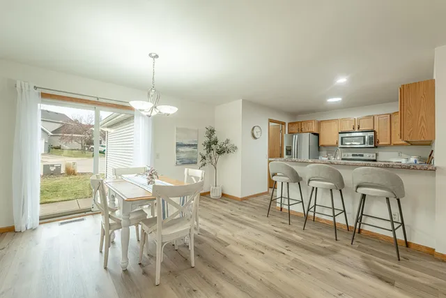 $425,000 | 406 Bay Hill Drive, Madison, WI 53717