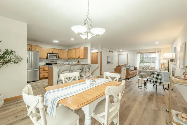 $425,000 | 406 Bay Hill Drive, Madison, WI 53717