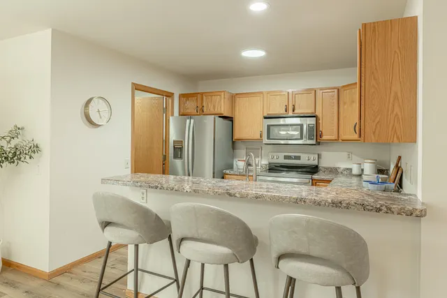 $425,000 | 406 Bay Hill Drive, Madison, WI 53717