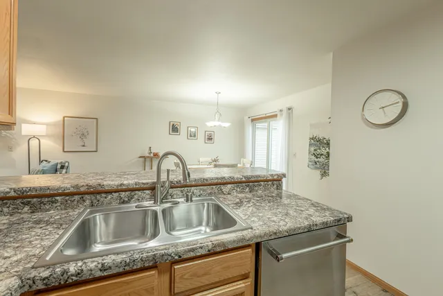 $425,000 | 406 Bay Hill Drive, Madison, WI 53717