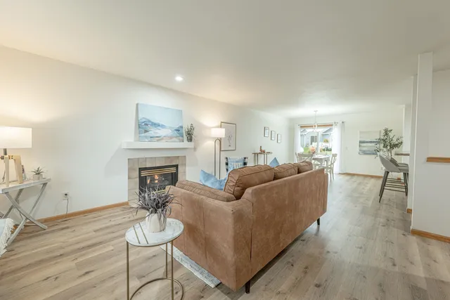 $425,000 | 406 Bay Hill Drive, Madison, WI 53717