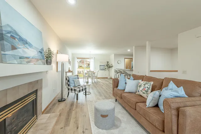 $425,000 | 406 Bay Hill Drive, Madison, WI 53717