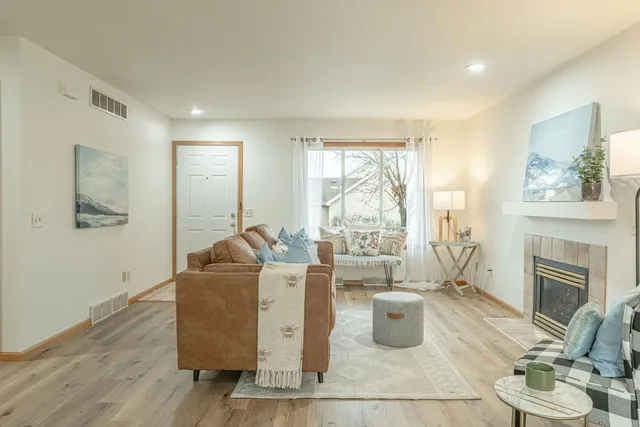 $425,000 | 406 Bay Hill Drive, Madison, WI 53717