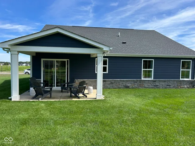 $2,400 | 982 Independence Drive, Edinburgh, IN 46124