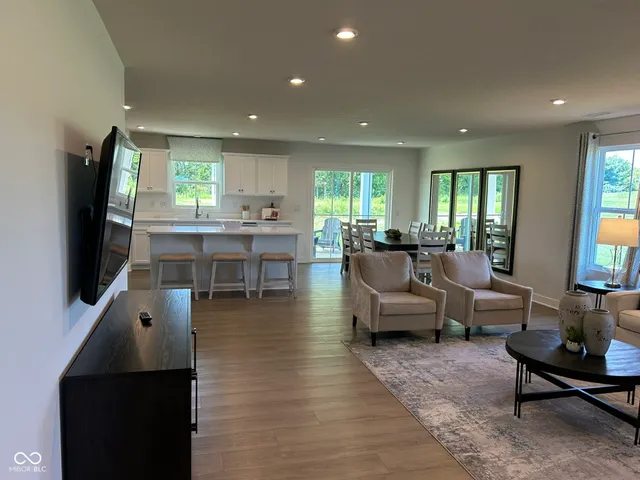 $2,400 | 982 Independence Drive, Edinburgh, IN 46124