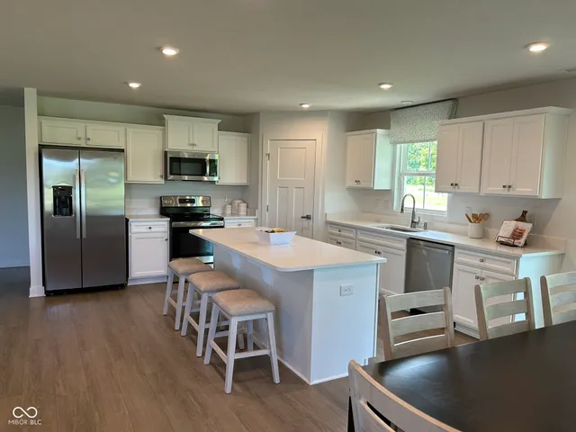 $2,400 | 982 Independence Drive, Edinburgh, IN 46124