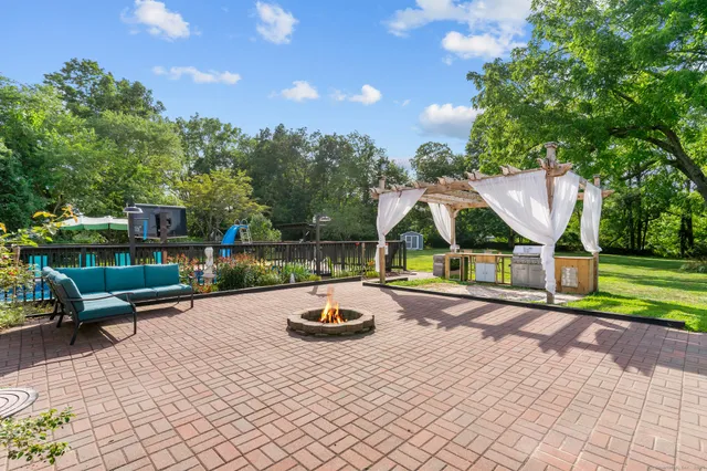 a view of a house with backyard and sitting area