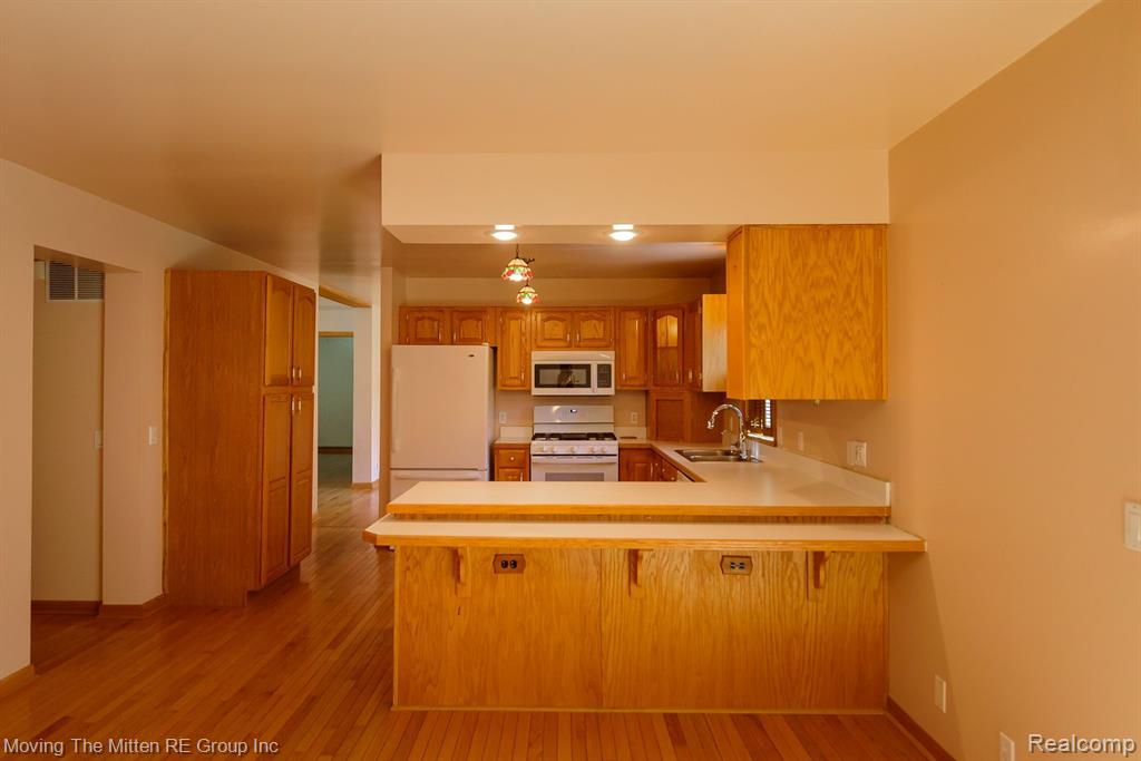 49335 Wear Road Belleville, MI 48111 - Photo 13 of 64