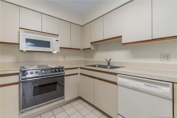 $2,500 | 2621 Southwest Egret Pond Circle, Palm City, FL 34990