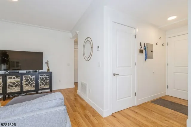 $2,850 | 352 South Avenue, Unit 3, Westfield, NJ 07090