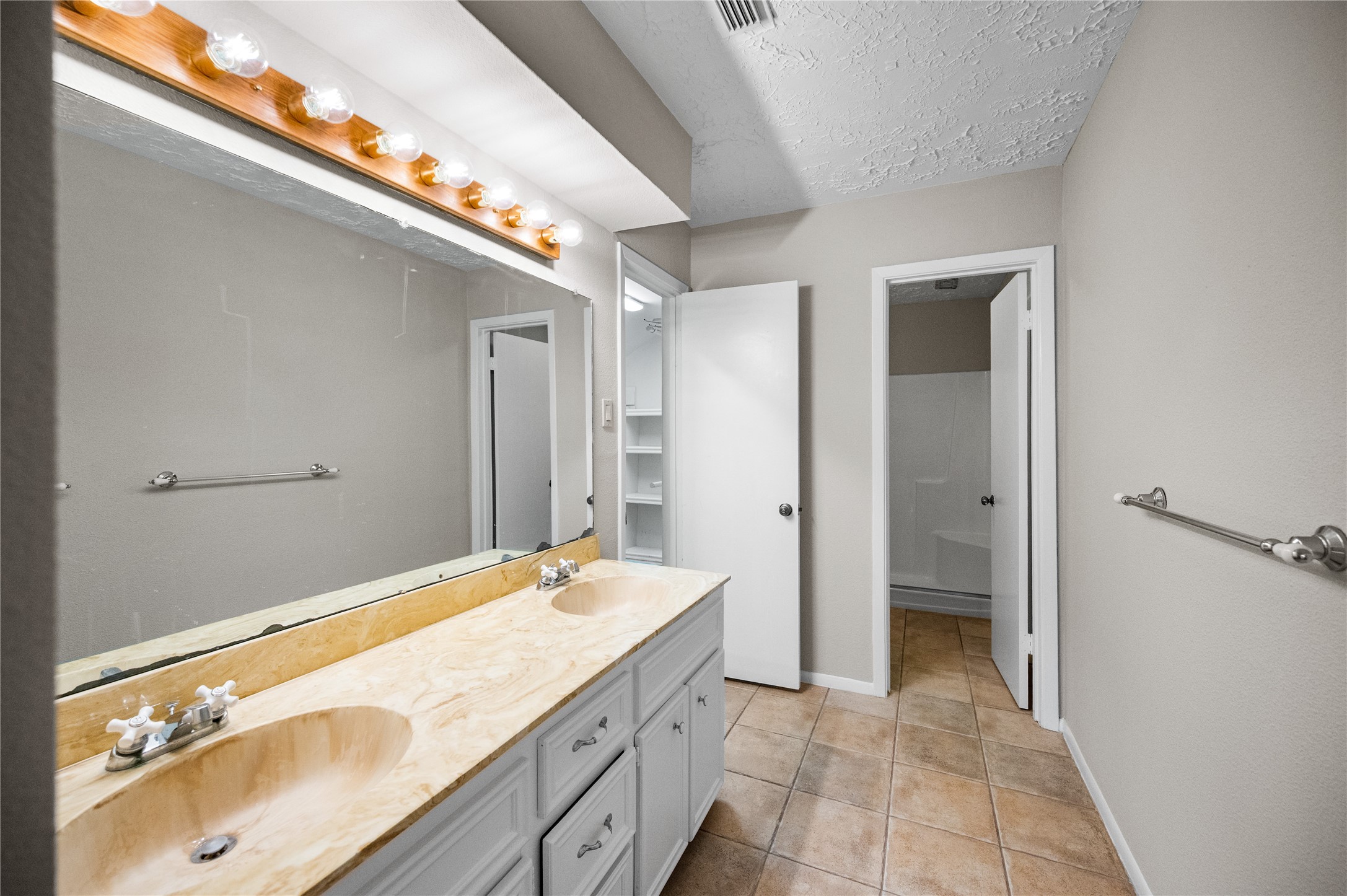 705 Davis Road League City, TX 77573 - Photo 14 of 26 Primary bathroom.