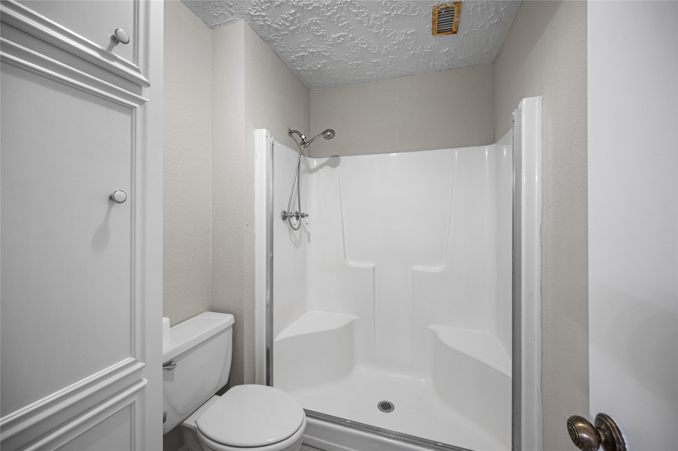 705 Davis Road League City, TX 77573 - Photo 16 of 26 Primary walk in shower and extra storage space.