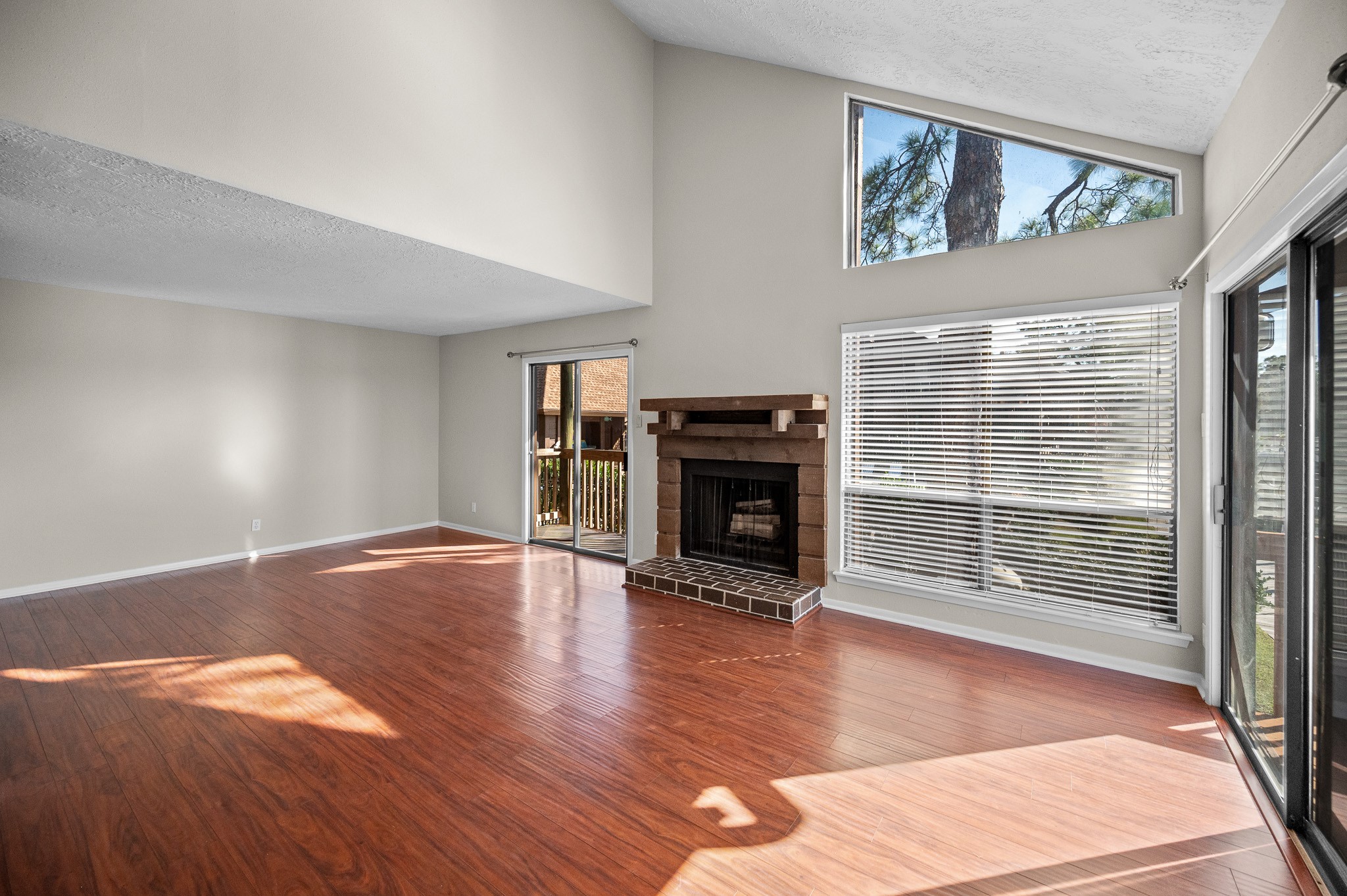 705 Davis Road League City, TX 77573 - Photo 3 of 26 he spacious family room features a gorgeous fireplace and flows into the large kitchen and dining spaces.