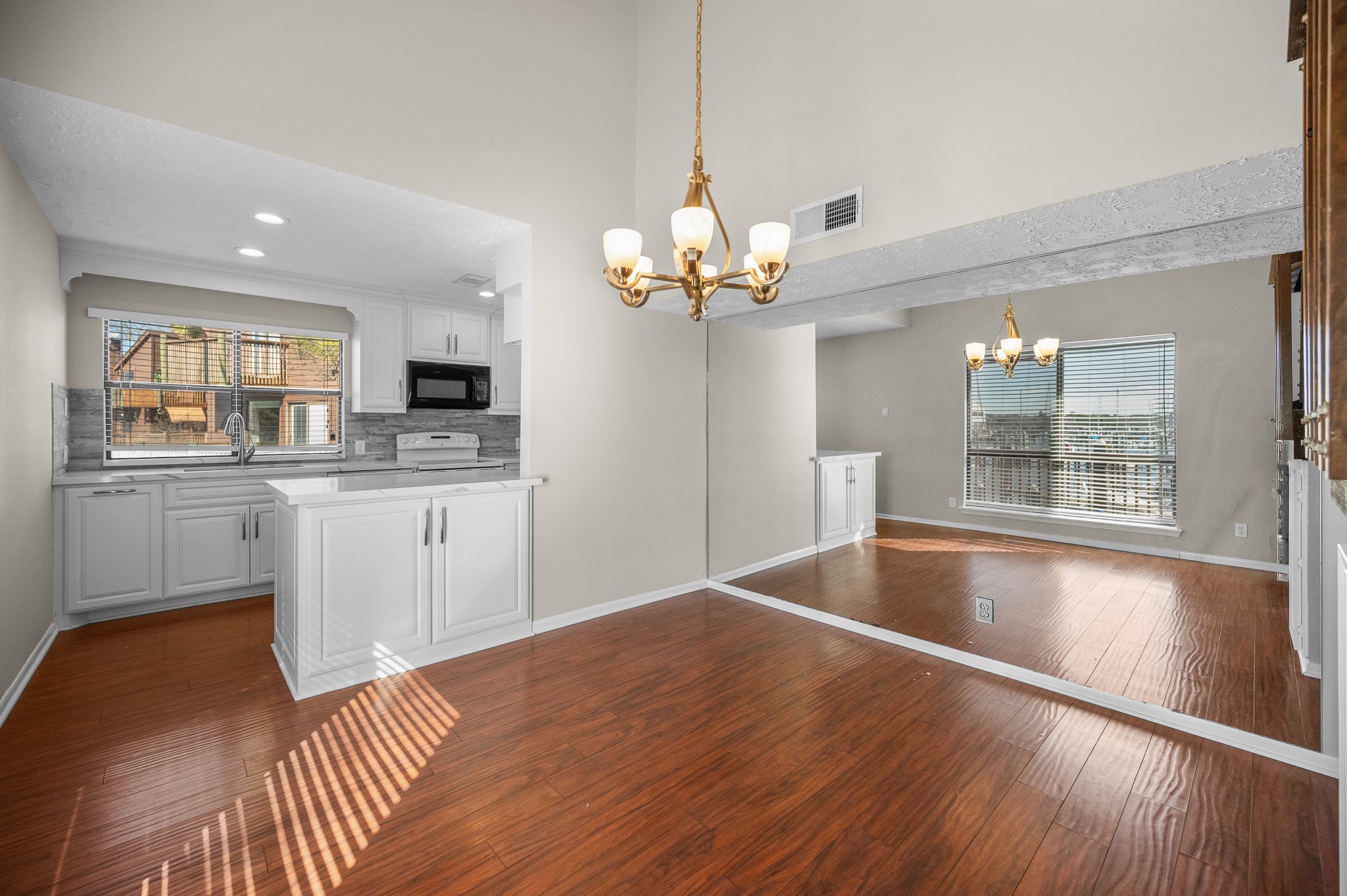 705 Davis Road League City, TX 77573 - Photo 4 of 26 Dining room with tons of space for all of your entertaining needs.