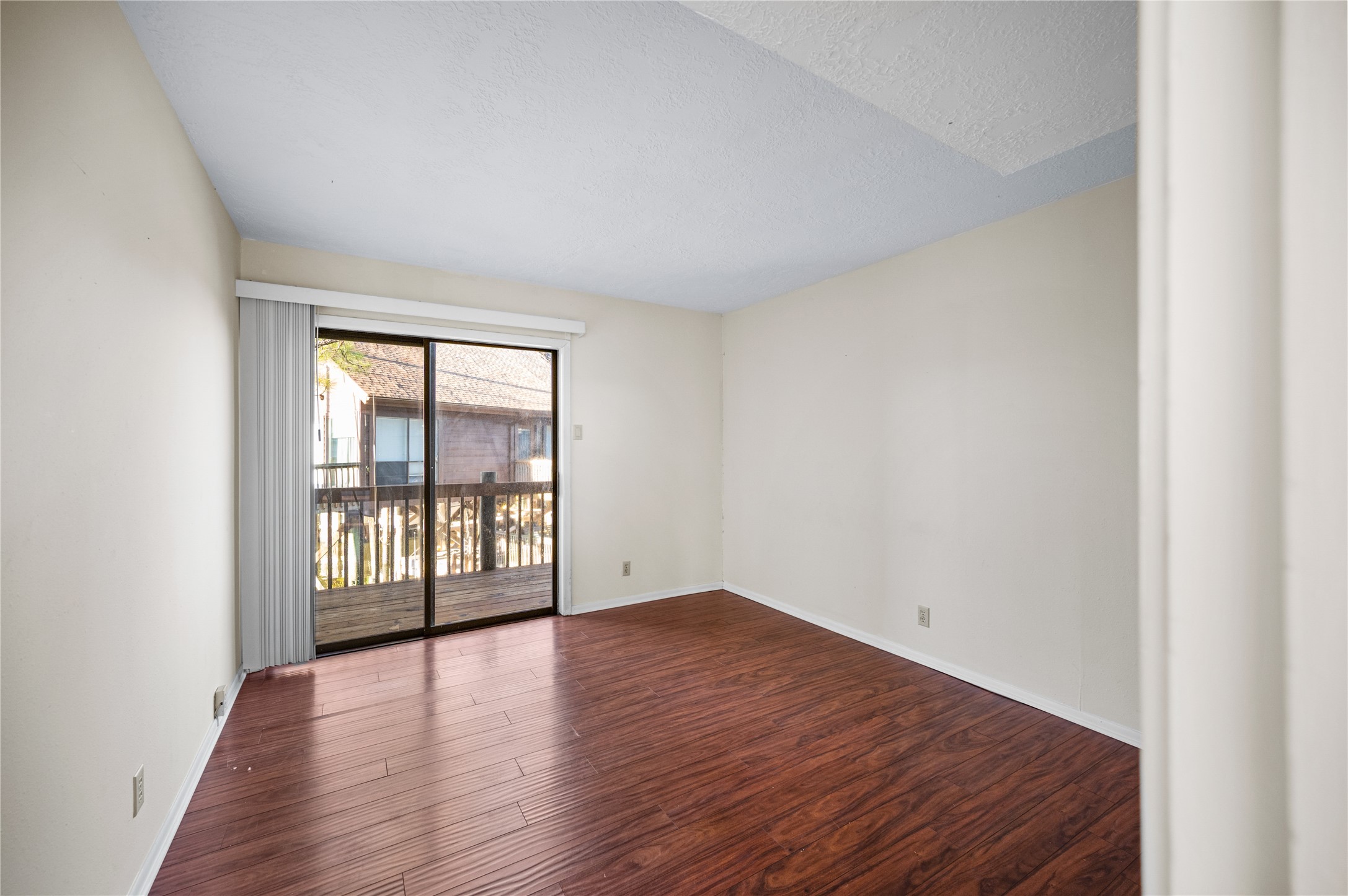 705 Davis Road League City, TX 77573 - Photo 9 of 26 First bedroom with tons of room for all of your furniture needs.