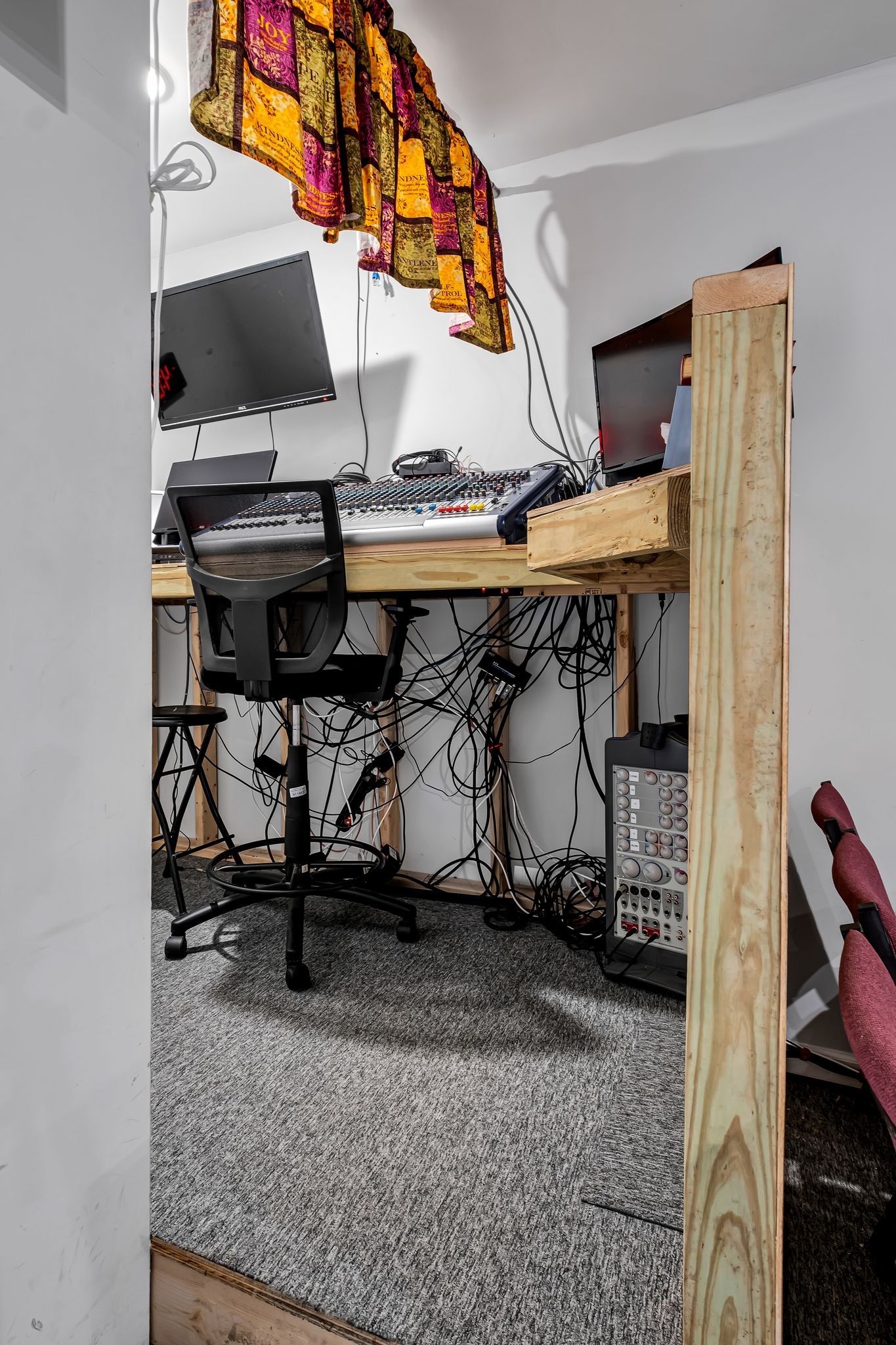 1213 West Gaines Street Lawrenceburg, TN 38464 - Photo 7 of 14 a view of gym equipment and a living room