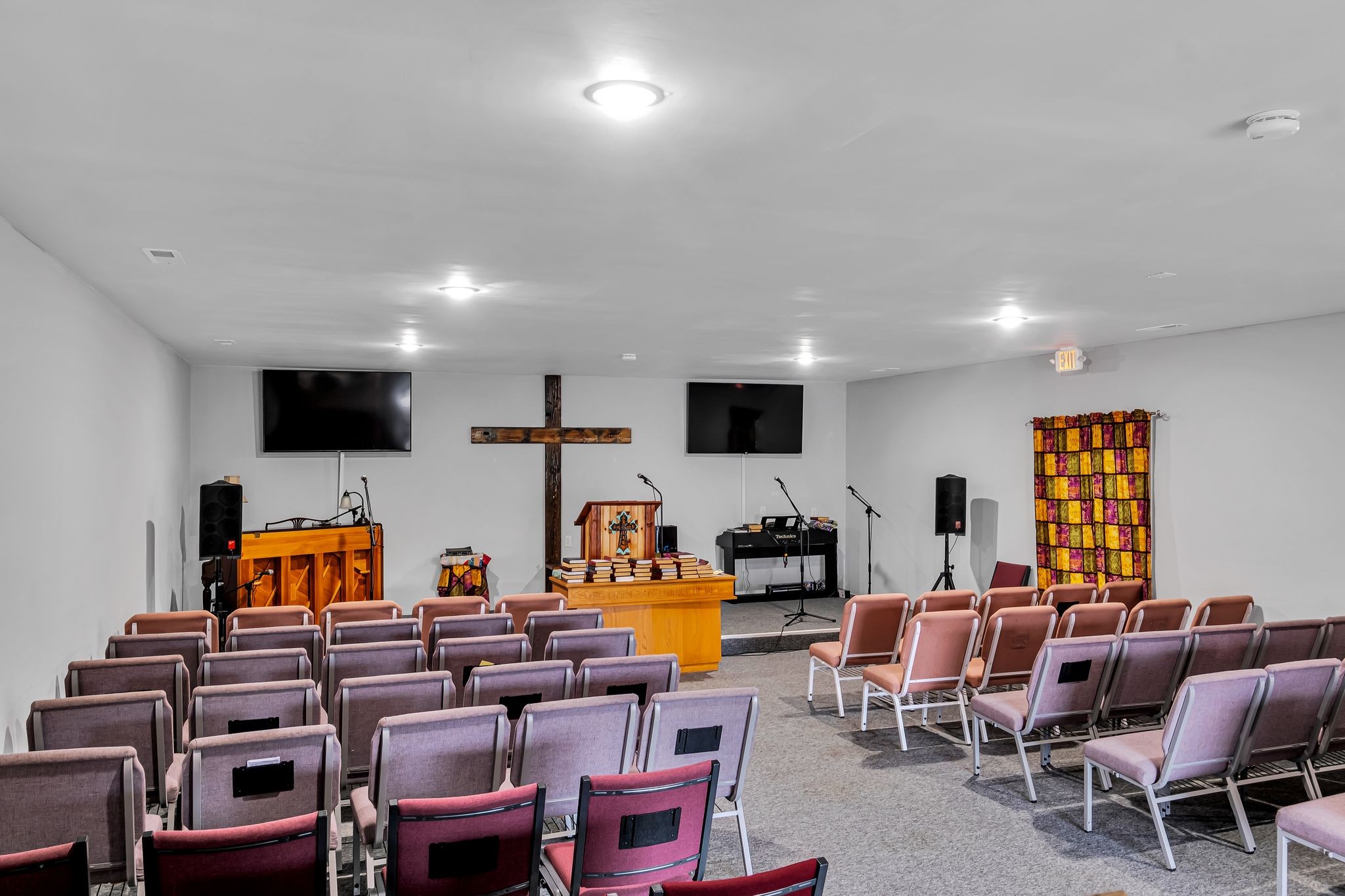 1213 West Gaines Street Lawrenceburg, TN 38464 - Photo 8 of 14 a living room with furniture kitchen and a flat screen tv