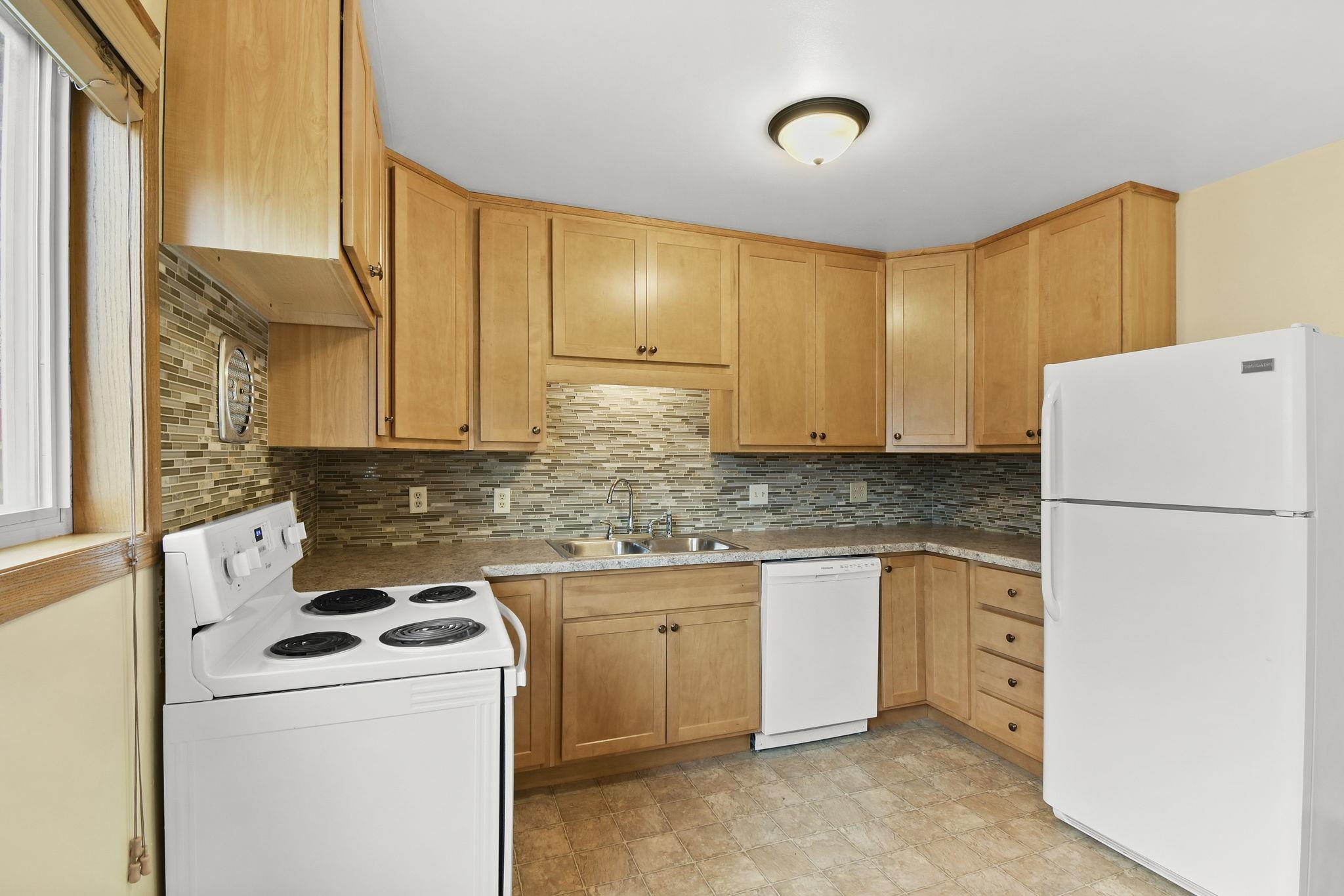 426 Rushmore Lane Madison, WI 53711 - Photo 2 of 42