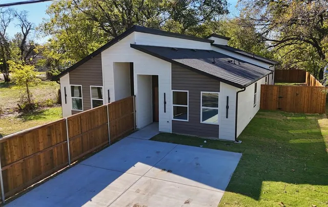 $359,900 | 1509 Locust Street, Commerce, TX 75428