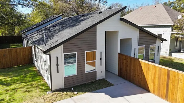 $359,900 | 1509 Locust Street, Commerce, TX 75428