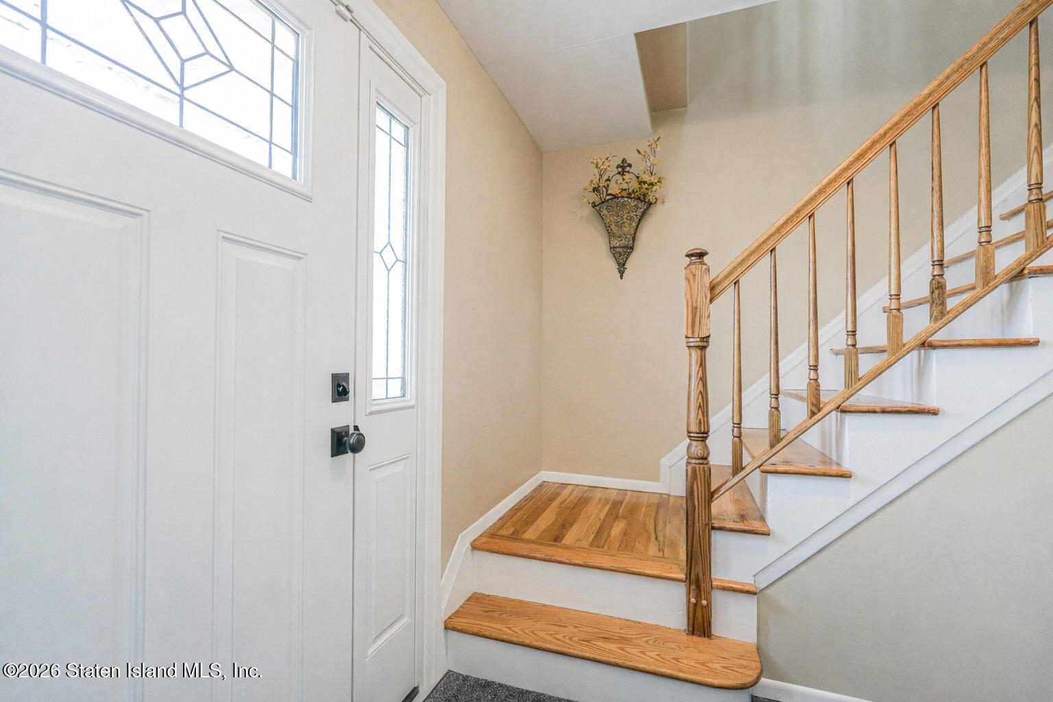 76 Berry Avenue Staten Island, NY 10312 - Photo 3 of 42 a view of entryway