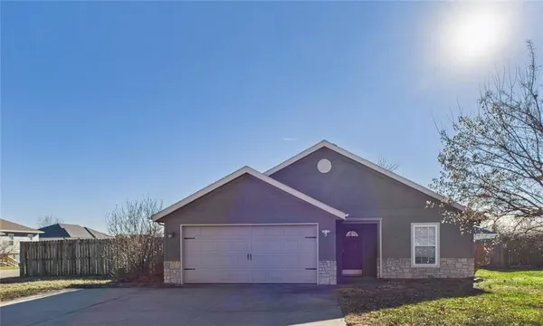 $279,500 | 1405 West 7th St Terrace, Knob Noster, MO 65336