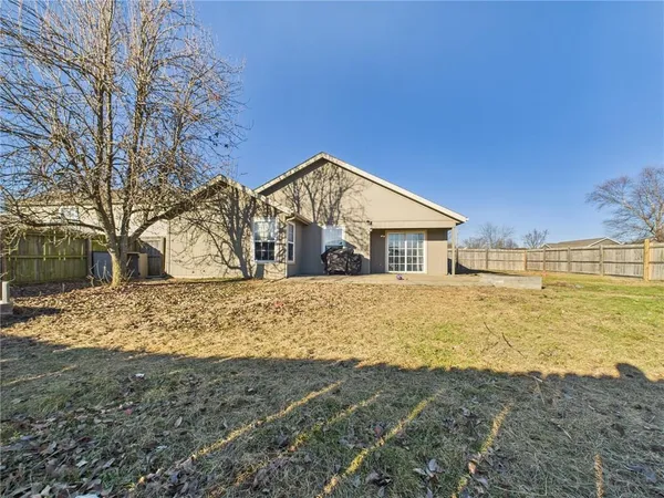 $279,500 | 1405 West 7th St Terrace, Knob Noster, MO 65336
