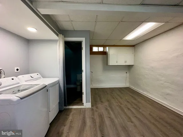 a view of utility room