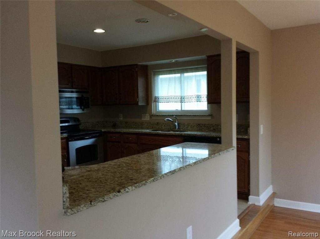 6666 Orion Road Rochester Hills, MI 48306 - Photo 5 of 8