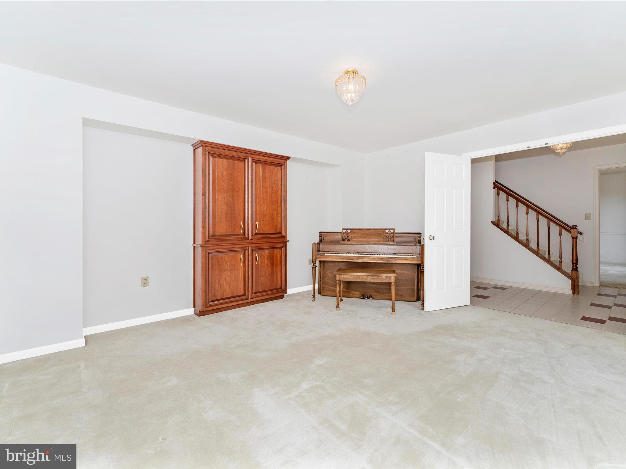 8112 Stone Ridge Drive Frederick, MD 21702 - Photo 8 of 74 Living Room