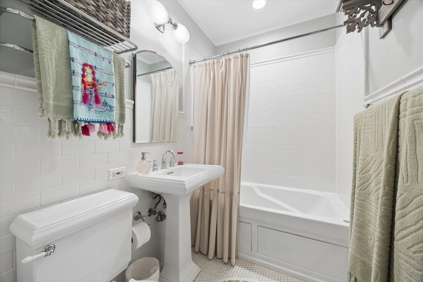 197 Woodside Road Riverside, IL 60546 - Photo 35 of 51 Gallery Image 35