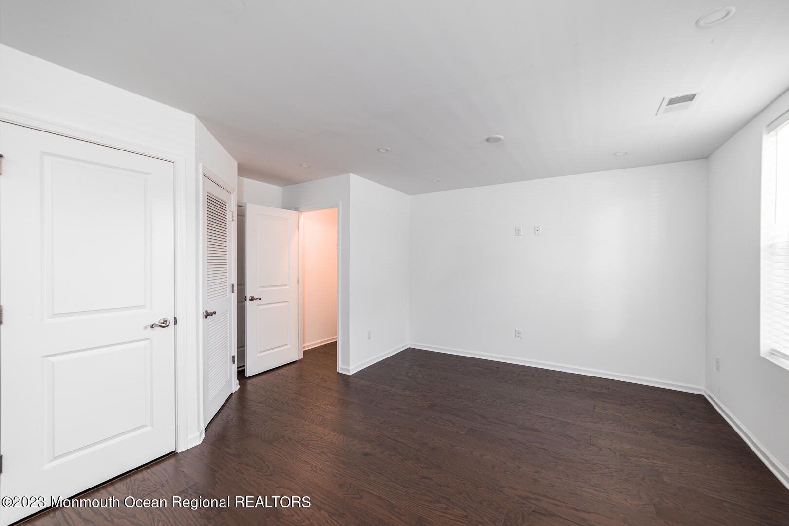 307 Discovery Road Brick, NJ 08723 - Photo 3 of 21 Entrance/Den