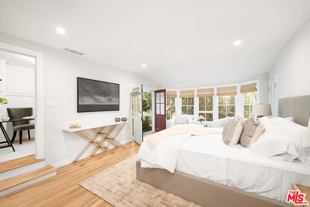 21528 Entrada Road Topanga, CA 90290 - Photo 19 of 49 Gallery Image 19