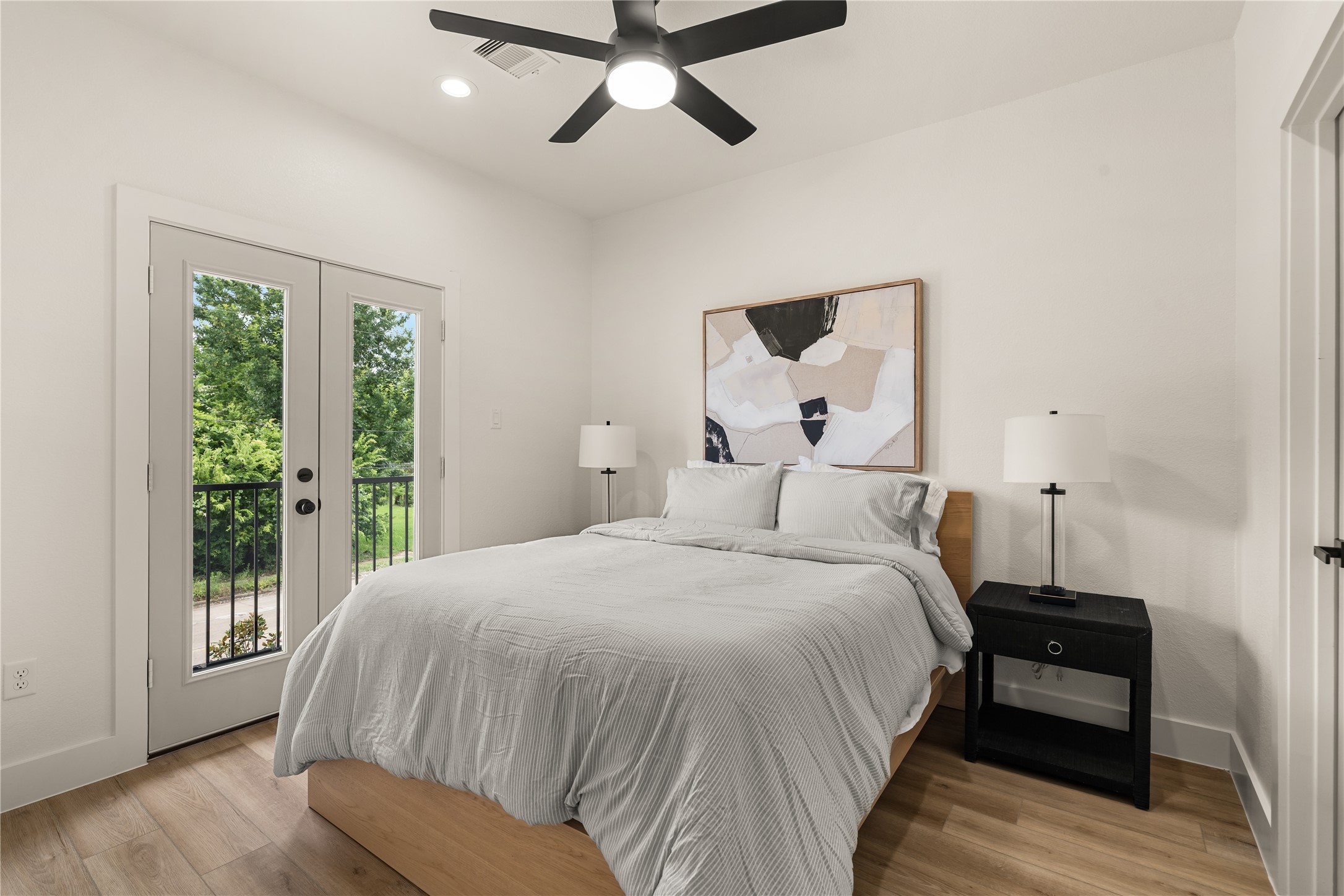 3539 Mainer Street, Unit B Houston, TX 77021 - Photo 20 of 29 Third bedroom with French doors to a private balcony — green views just outside