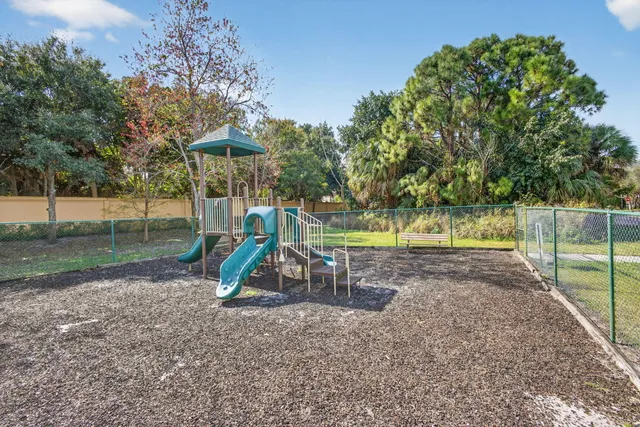 $2,200 | 59 Southeast Palermo, Unit 106, Stuart, FL 34994