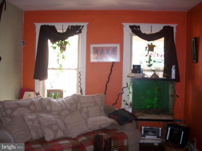 1402 North Rosedale Street Baltimore, MD 21216 - Photo 2 of 7 Living Room