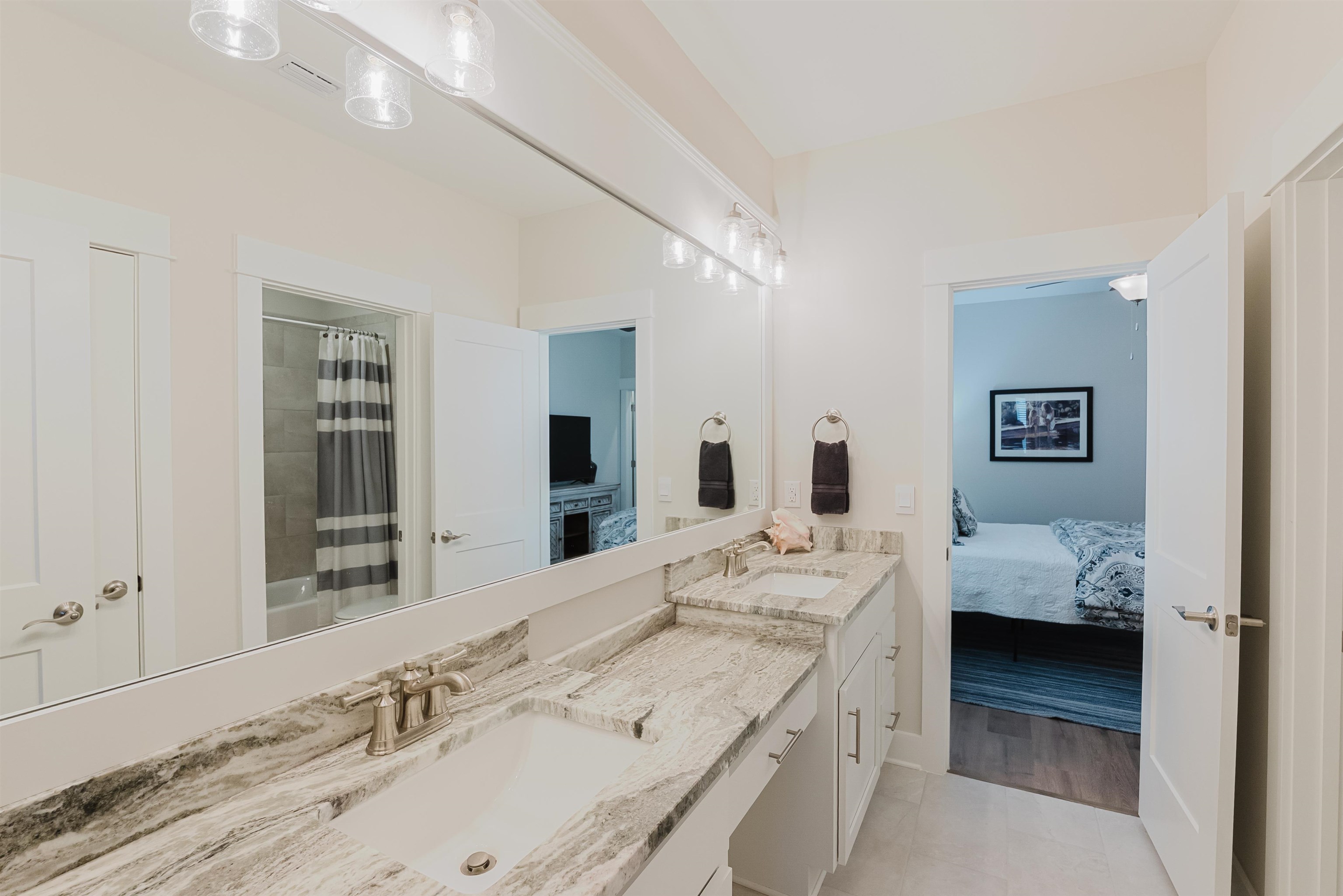 380 Garrison Boulevard Fairhope, AL 36532 - Photo 28 of 39 Bathroom