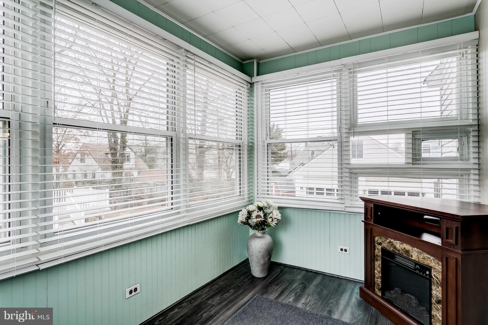 2602 Wentworth Road Baltimore, MD 21234 - Photo 4 of 28 Sunroom/ Office 11 X 7