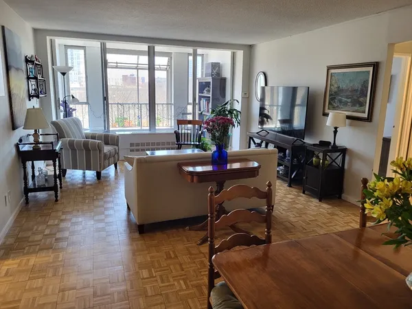 $4,200 | 33 Pond Avenue, Unit 805, Brookline, MA 02445