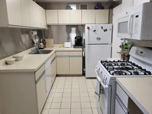 $4,200 | 33 Pond Avenue, Unit 805, Brookline, MA 02445