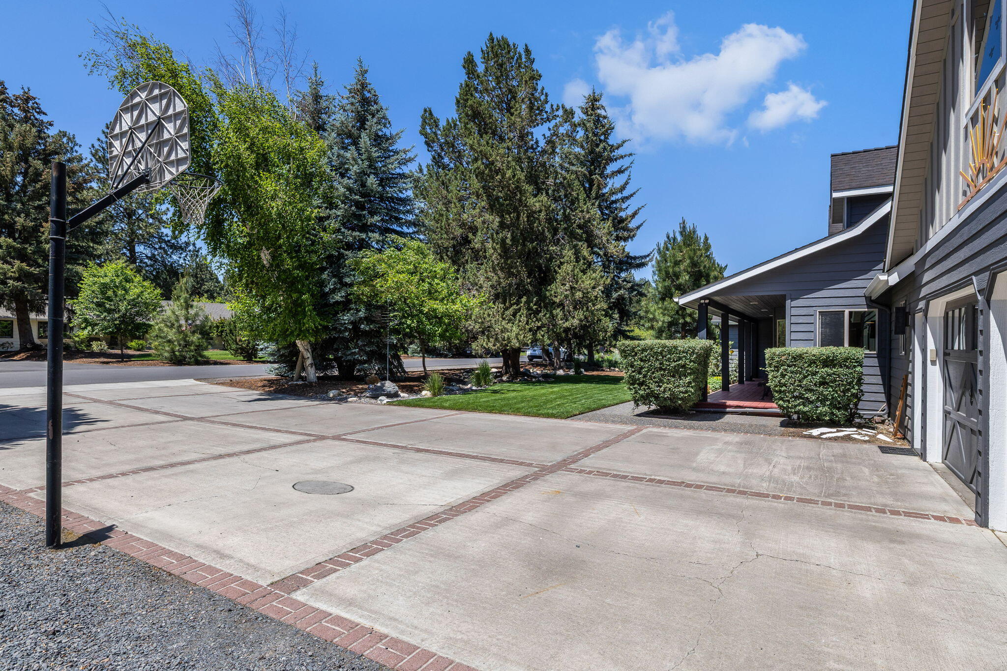 21005 Southeast King Hezekiah Way Bend, OR 97702 - Photo 2 of 50 2025_06_17_21005_se_king_hezekiah_way-8
