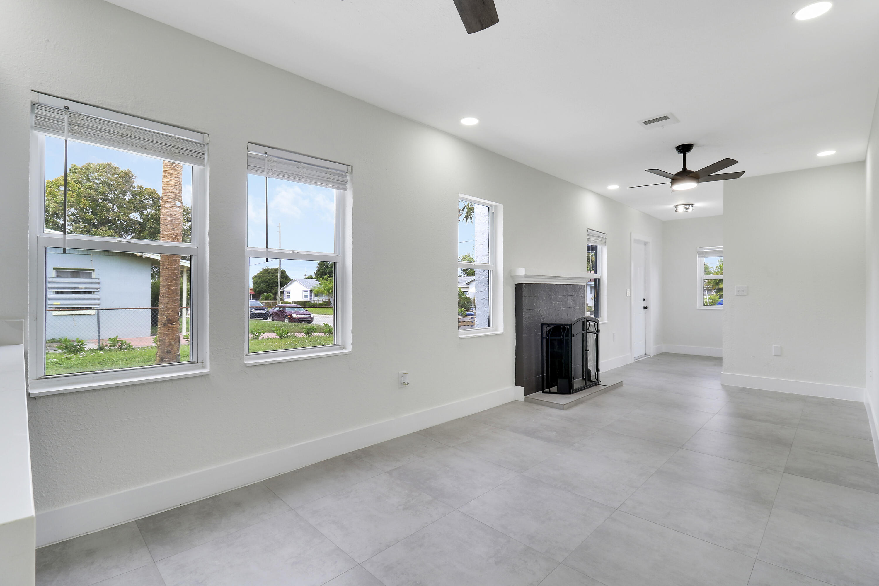 1243 West 26th Street Riviera Beach, FL 33404 - Photo 4 of 28 Living Room