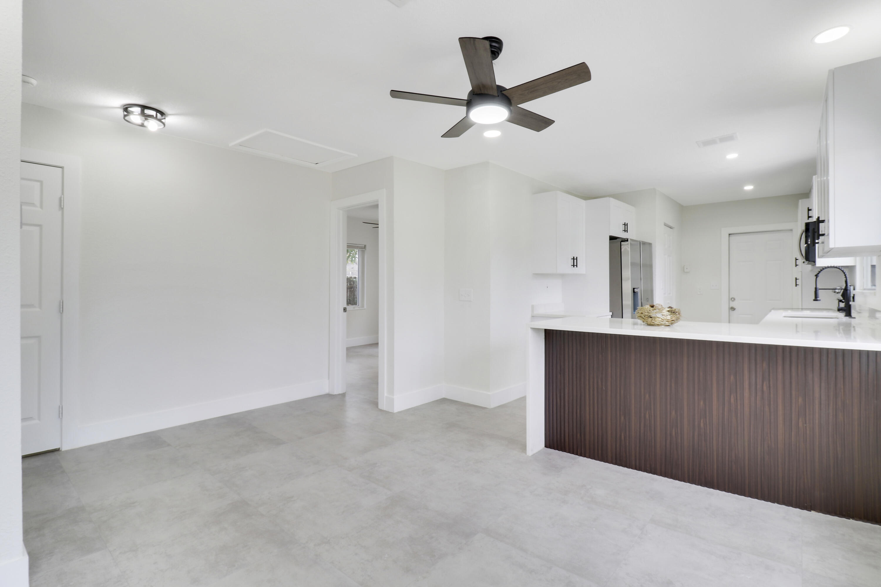 1243 West 26th Street Riviera Beach, FL 33404 - Photo 6 of 28 Living room