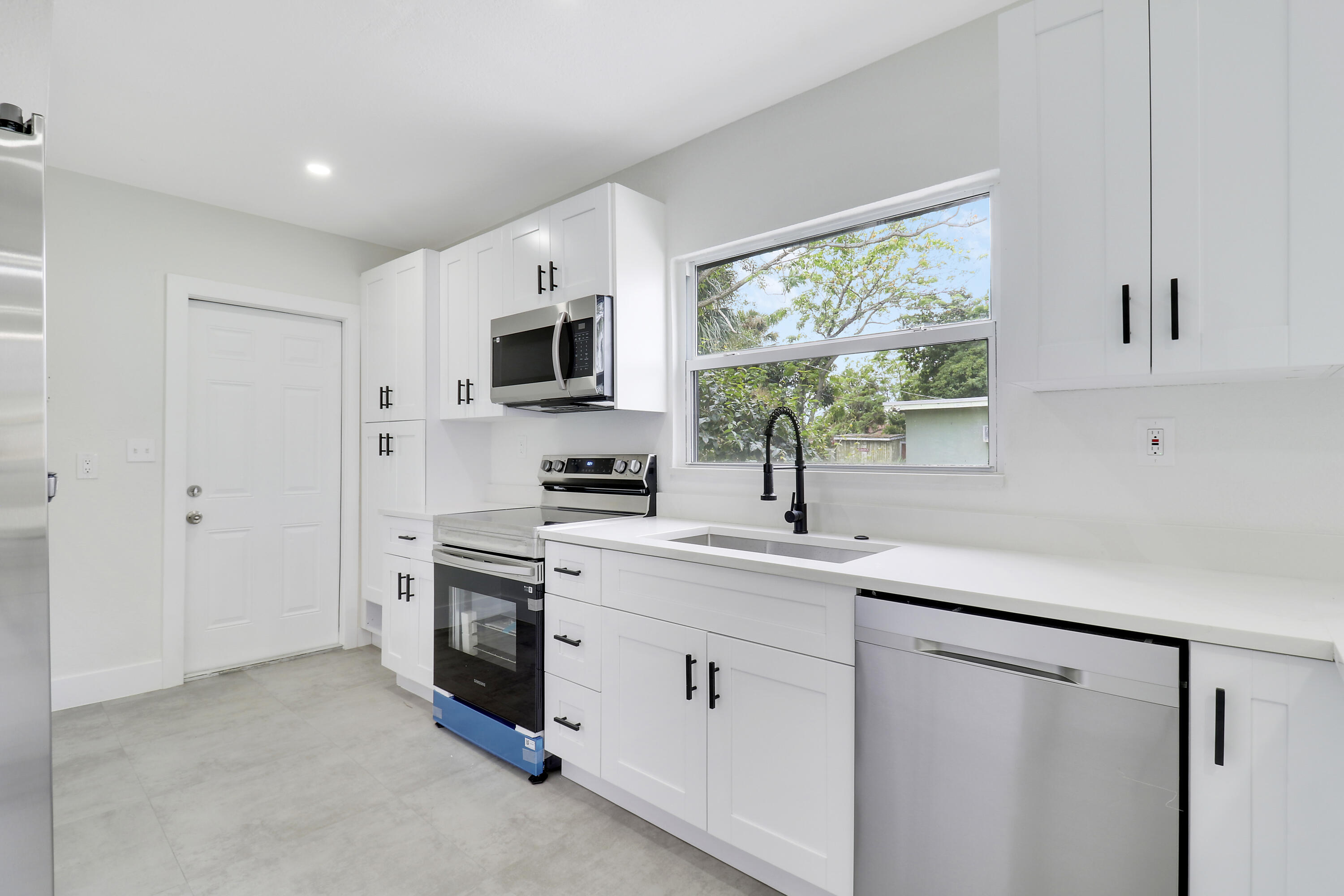 1243 West 26th Street Riviera Beach, FL 33404 - Photo 8 of 28 Kitchen