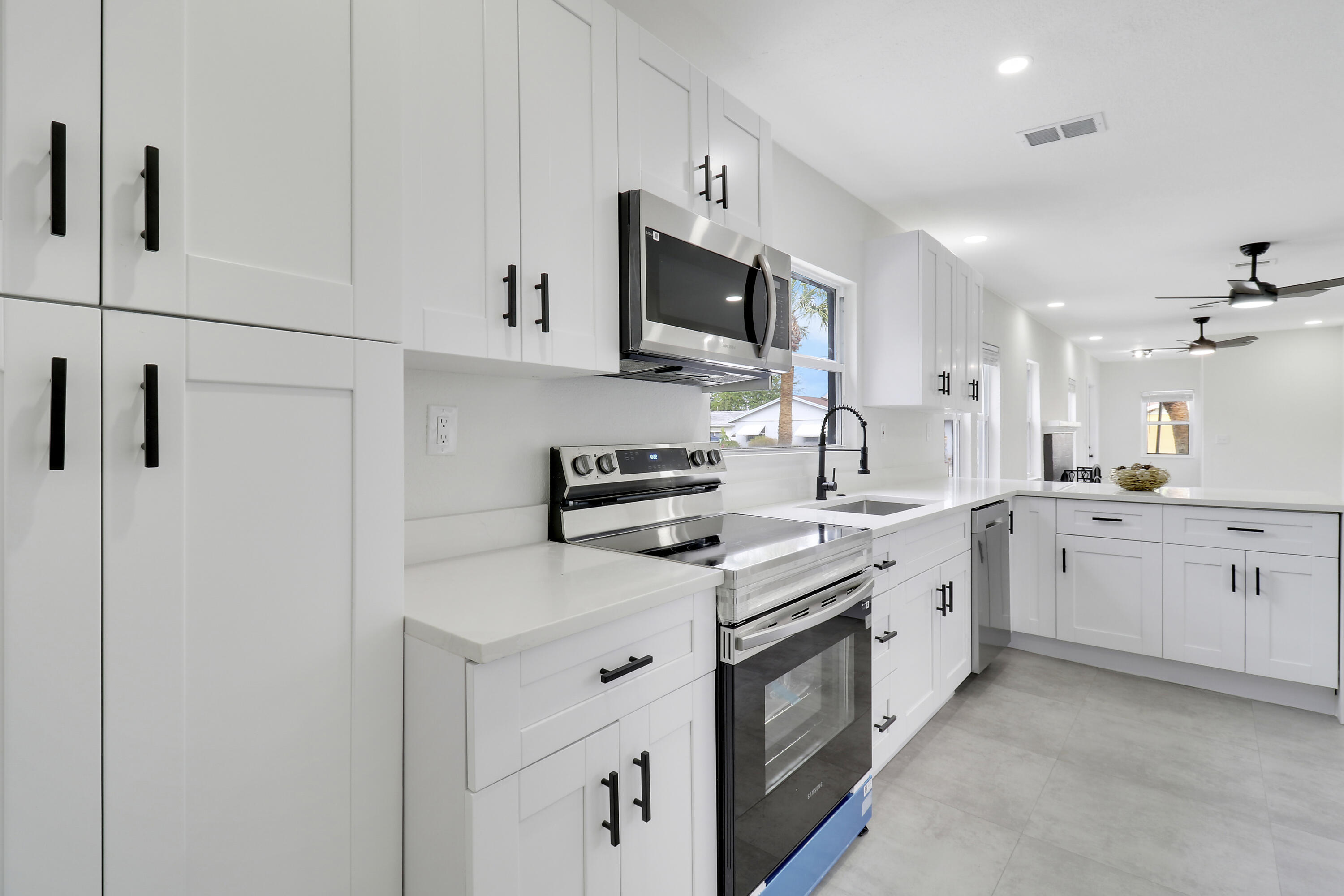 1243 West 26th Street Riviera Beach, FL 33404 - Photo 9 of 28 Kitchen