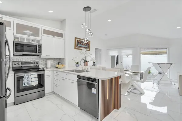 $3,900 | 11761 Northwest 12th Street, Pembroke Pines, FL 33026