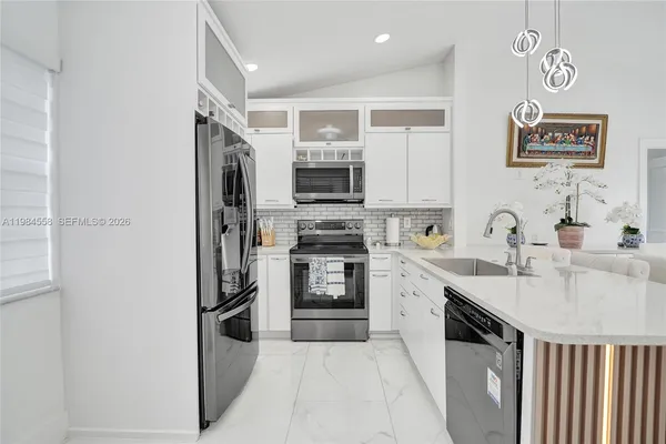 $3,900 | 11761 Northwest 12th Street, Pembroke Pines, FL 33026